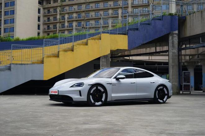 需多言保时捷Taycan 4澳门新葡京入口【路试】强者无(图9)