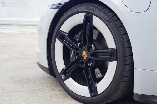 需多言保时捷Taycan 4澳门新葡京入口【路试】强者无(图13)